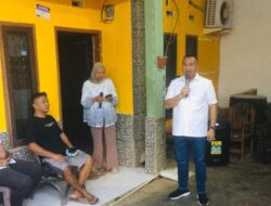 Blusukan ke Kompleks Perumahan di Baruga, AJP-Asli Janjikan Pengaspalan Jalan hingga Bantuan Modal Usaha