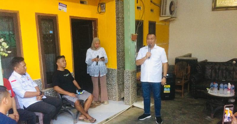 Blusukan ke Kompleks Perumahan di Baruga, AJP-Asli Janjikan Pengaspalan Jalan hingga Bantuan Modal Usaha 1 Blusukan ke Kompleks Perumahan di Baruga, AJP-Asli Janjikan Pengaspalan Jalan hingga Bantuan Modal Usaha