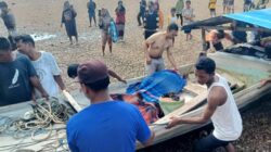 Nelayan yang Dilaporkan Hilang di Perairan Karang Tomia Ditemukan Meninggal 11 Nelayan yang Dilaporkan Hilang di Perairan Karang Tomia Ditemukan Meninggal