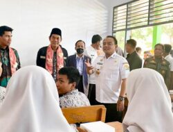 Pemprov Sultra Bersama Komisi II DPR RI Uji Coba Makan Siang Gratis di 4 Sekolah