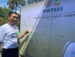 Tangani Sampah di Kawasan, Balai TNRAW Masifkan Kampanye “Hutan Bukan Tempat Sampah”