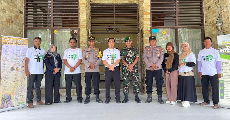 Tangani Sampah di Kawasan, Balai TNRAW Masifkan Kampanye "Hutan Bukan Tempat Sampah" 3 Tangani Sampah di Kawasan, Balai TNRAW Masifkan Kampanye "Hutan Bukan Tempat Sampah"