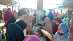 Hendak Belanja di Pasar Ladongi, Abdul Azis Diserbu Mak-Mak 6 Hendak Belanja di Pasar Ladongi, Abdul Azis Diserbu Mak-Mak