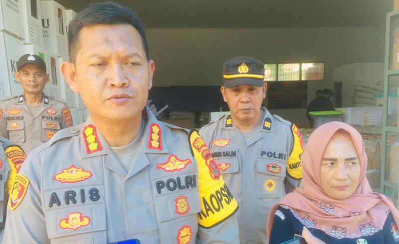 Kapolresta Kendari Tinjau Kesiapan Logistik di Gudang KPU 1 Kapolresta Kendari Tinjau Kesiapan Logistik di Gudang KPU