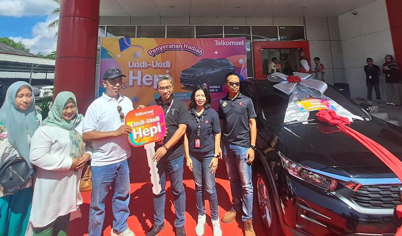Warga Wakatobi Ini Dapat Mobil Honda WR-V dari Program Telkomsel