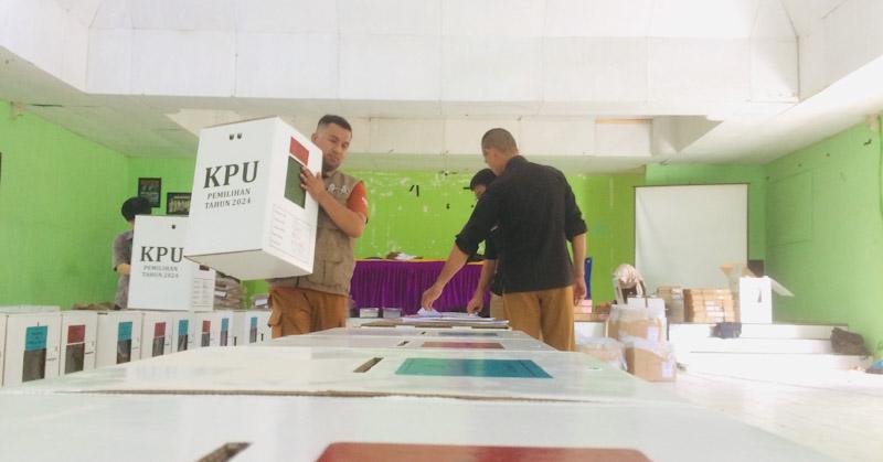 Hari Ini KPU Kendari Mulai Pengepakan Logistik Pilkada 2024 1 Hari Ini KPU Kendari Mulai Pengepakan Logistik Pilkada 2024