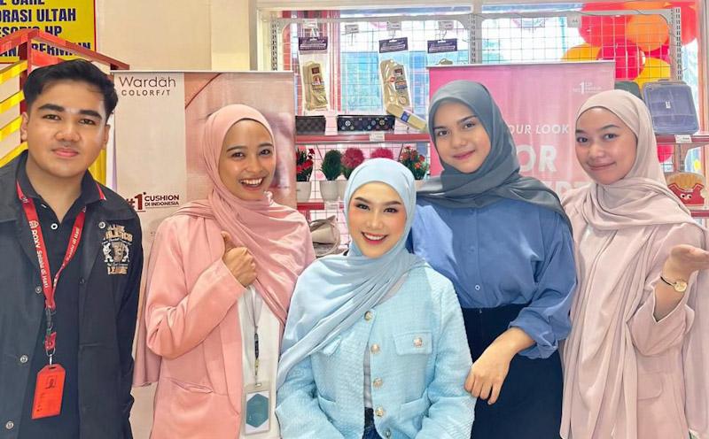 Wardah Meriahkan Ulang Tahun ke-2 Toko Kochi Lumba-Lumba dengan Beauty Demo