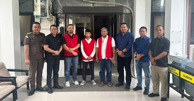 Korupsi Gedung VIP RSUD Bombana: PNS dan Dua Karyawan Swasta Ditahan 1 Korupsi Gedung VIP RSUD Bombana: PNS dan Dua Karyawan Swasta Ditahan