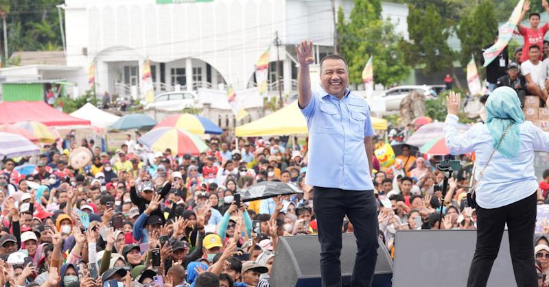 Aksan Jaya Putra dan Andi Sulolipu Tawarkan Kendari Berdaya Saing di Kampanye Akbar 1 Aksan Jaya Putra dan Andi Sulolipu Tawarkan Kendari Berdaya Saing di Kampanye Akbar