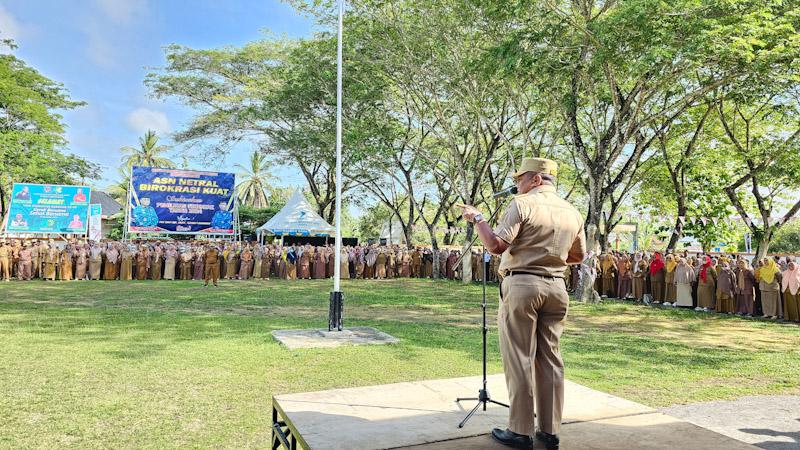 H-2 Pilkada, Pj Bupati Mubar Kembali Ingatkan ASN dan Kades Jaga Netralitas 1 H-2 Pilkada, Pj Bupati Mubar Kembali Ingatkan ASN dan Kades Jaga Netralitas