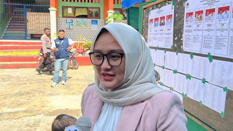 Sebelum Nyoblos, Giona Nur Alam Ziarah ke Makam Keluarga di Watubangga 1 Sebelum Nyoblos, Giona Nur Alam Ziarah ke Makam Keluarga di Watubangga