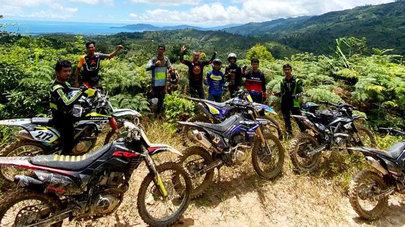 Paralayang dan Motor Trail di Sani-Sani: Sensasi Menaklukkan Alam dari Ketinggian dan Medan Terjal 4 Paralayang dan Motor Trail di Sani-Sani: Sensasi Menaklukkan Alam dari Ketinggian dan Medan Terjal