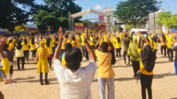 Ribuan Masyarakat Sultra Ikuti Senam Sehat Memperingati HUT ke-60 Partai Golkar 14 Ribuan Masyarakat Sultra Ikuti Senam Sehat Memperingati HUT ke-60 Partai Golkar