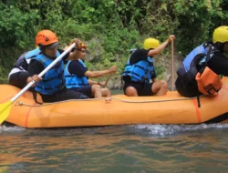 Memacu Adrenalin di Arung Jeram Desa Wisata Tinukari