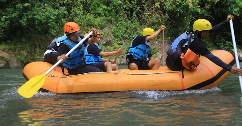 Memacu Adrenalin di Arung Jeram Desa Wisata Tinukari