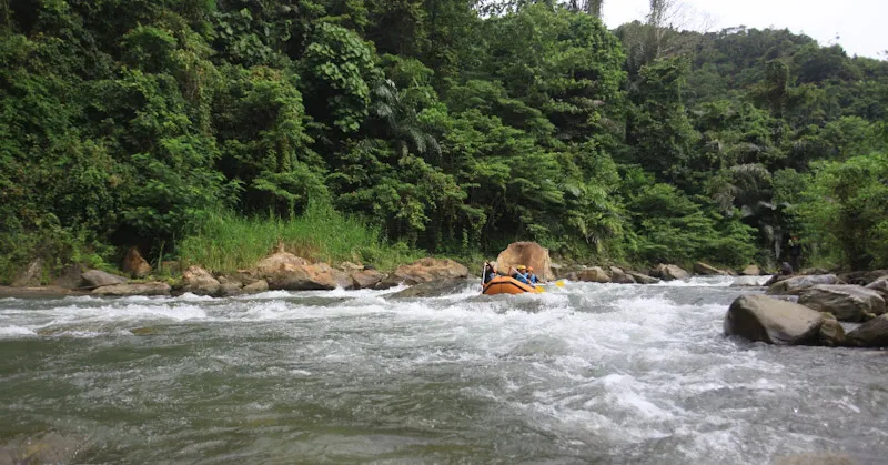 Memacu Adrenalin di Arung Jeram Desa Wisata Tinukari 3 Memacu Adrenalin di Arung Jeram Desa Wisata Tinukari
