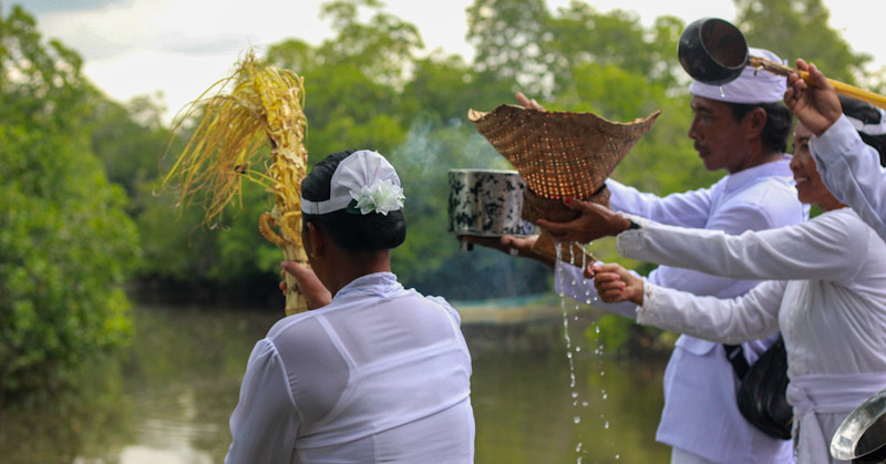 Umat Hindu Desa Adat Lapoa Gelar Upacara Ngenteg Linggih di Kawasan TNRAW 1 Umat Hindu Desa Adat Lapoa Gelar Upacara Ngenteg Linggih di Kawasan TNRAW