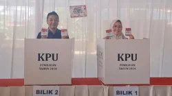Siska Optimis Menangkan Pilwali Kendari Usai Gunakan Hak Pilih di TPS 08 Korumba 12 Siska Optimis Menangkan Pilwali Kendari Usai Gunakan Hak Pilih di TPS 08 Korumba
