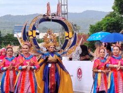 Pesona Jembatan Teluk Kendari di Sultra Tenun Karnaval 2024