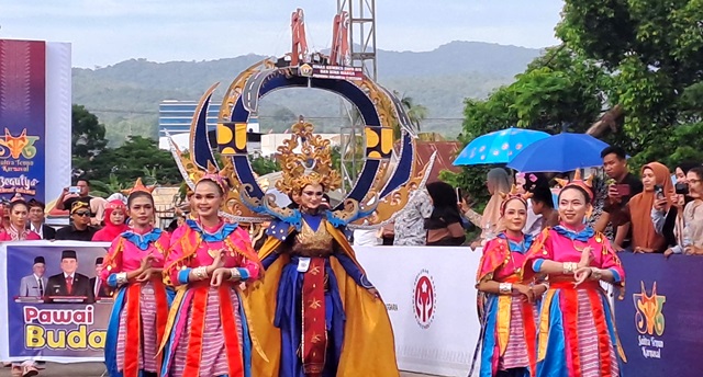 Pesona Jembatan Teluk Kendari di Sultra Tenun Karnaval 2024 1 Pesona Jembatan Teluk Kendari di Sultra Tenun Karnaval 2024