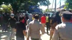 Demo di Kantor Bawaslu Kolaka Memanas, Polisi Alami Luka Serius 10 Demo di Kantor Bawaslu Kolaka Memanas, Polisi Alami Luka Serius