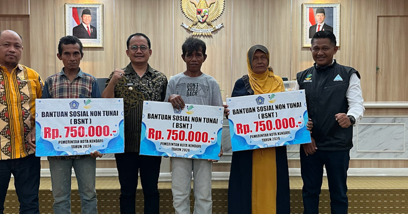 Pemkot Kendari Salurkan Bansos Nontunai Tahap II kepada 333 KK 1 Pemkot Kendari Salurkan Bansos Nontunai Tahap II kepada 333 KK