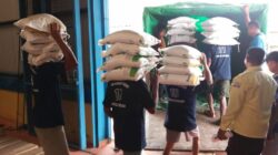 Bulog Raha Mulai Salurkan Bantuan Pangan Beras Tahap III, Sasar 9.922 Penerima di Mubar 13 Bulog Raha Mulai Salurkan Bantuan Pangan Beras Tahap III, Sasar 9.922 Penerima di Mubar