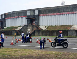 Tips Jaga Jarak Aman saat Berkendara Menggunakan Sepeda Motor