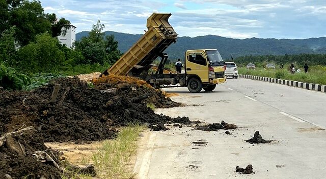 Jalan Lingkar Kendari Kini Jadi Medan Masalah: Debu, Timbunan, dan Truk Lawan Arah! 1 Jalan Lingkar Kendari Kini Jadi Medan Masalah: Debu, Timbunan, dan Truk Lawan Arah!