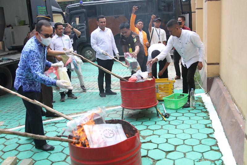 Kejari Kendari Musnahkan Barang Bukti Narkotika 4 Kilogram