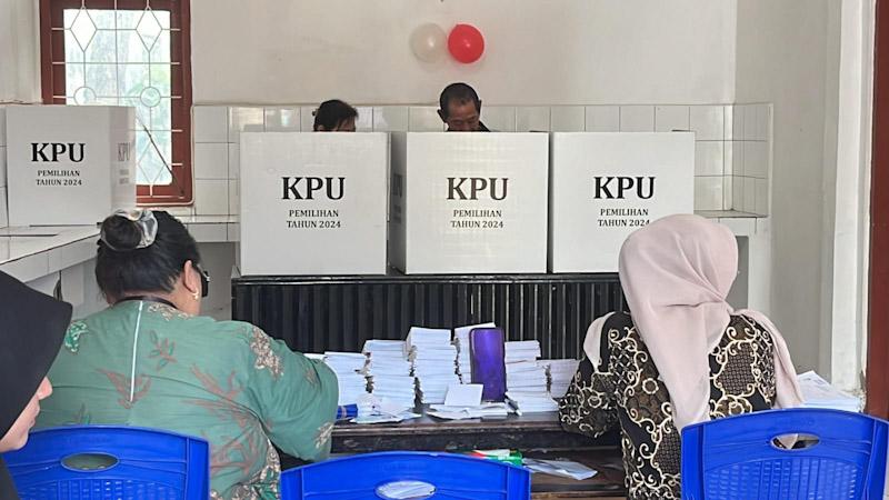 Jumlah Surat Suara dan Daftar Hadir Tak Sama, TPS 08 Kemaraya Kendari Barat Laksanakan PSU 1 Jumlah Surat Suara dan Daftar Hadir Tak Sama, TPS 08 Kemaraya Kendari Barat Laksanakan PSU