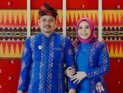 Bupati dan Istri Antar Koltim Raih Juara 1 Lomba Fashion Show Busana Tenun 2024