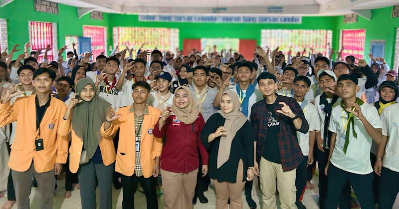 English Camp 10 UHO: Mahasiswa Sastra Inggris Diedukasi Tentang Hak Informasi