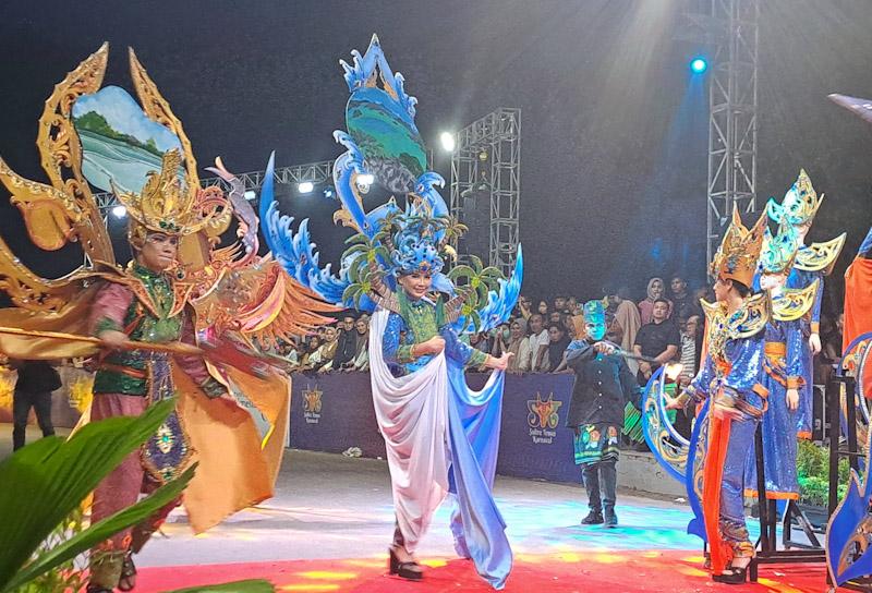 Konut Tampilkan Pesona Pulau Labengki hingga Keragaman Budaya di Sultra Tenun Karnaval 2024 1 Konut Tampilkan Pesona Pulau Labengki hingga Keragaman Budaya di Sultra Tenun Karnaval 2024