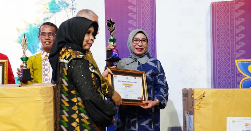 Wakatobi Raih Juara 1 dan Best Performance di Sultra Tenun Karnaval 2024 1 Wakatobi Raih Juara 1 dan Best Performance di Sultra Tenun Karnaval 2024