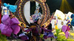 Legenda Kamba Wa Buri Ditampilkan Dalam Bentuk Kostum pada Sultra Tenun Karnaval 2024 18 Legenda Kamba Wa Buri Ditampilkan Dalam Bentuk Kostum pada Sultra Tenun Karnaval 2024
