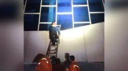 Kebakaran Landa Gedung Perpustakaan Modern Kendari, Kerugian Ditaksir Ratusan Juta Rupiah 3 Kebakaran Landa Gedung Perpustakaan Modern Kendari, Kerugian Ditaksir Ratusan Juta Rupiah