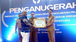 Pemda Koltim Terima Penghargaan Penyelenggaraan Pelayanan Publik Tertinggi