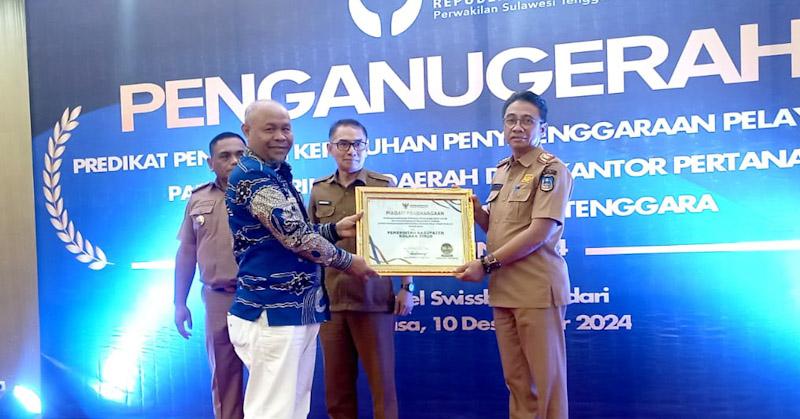 Pemda Koltim Terima Penghargaan Penyelenggaraan Pelayanan Publik Tertinggi