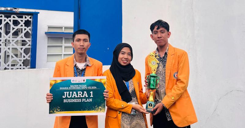 Tiga Mahasiswa UHO Raih Juara 1 Lomba Business Plan Tingkat Nasional