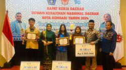 Siswa SMA Negeri 4 Kendari Raih Juara 1 Lomba Desain Motif Tenun 8 Siswa SMA Negeri 4 Kendari Raih Juara 1 Lomba Desain Motif Tenun