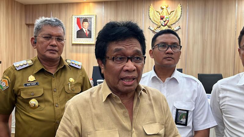 Pelayanan Air PDAM Kendari Kritis, Ridwan Bae Dorong Pengusulan Rp335 Miliar ke Kementerian 1 Pelayanan Air PDAM Kendari Kritis, Ridwan Bae Dorong Pengusulan Rp335 Miliar ke Kementerian