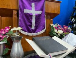 Gereja Ora Et Labora Kendari Rayakan Natal dengan Dekorasi Meriah dan Tema Perdamaian