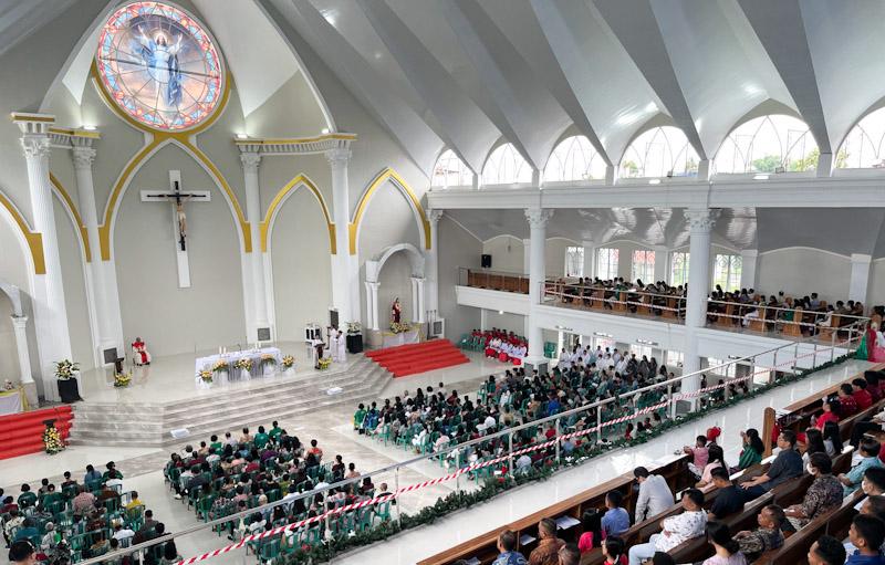 Perayaan Natal di Gereja Paroki Santo Clemens Kendari Berjalan dengan Aman dan Lancar 1 Perayaan Natal di Gereja Paroki Santo Clemens Kendari Berjalan dengan Aman dan Lancar