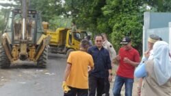 Pemkot Kendari Kerahkan Alat Berat Bersihkan Sampah yang Menumpuk 7 Pemkot Kendari Kerahkan Alat Berat Bersihkan Sampah yang Menumpuk