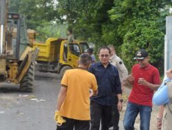 Pemkot Kendari Kerahkan Alat Berat Bersihkan Sampah yang Menumpuk