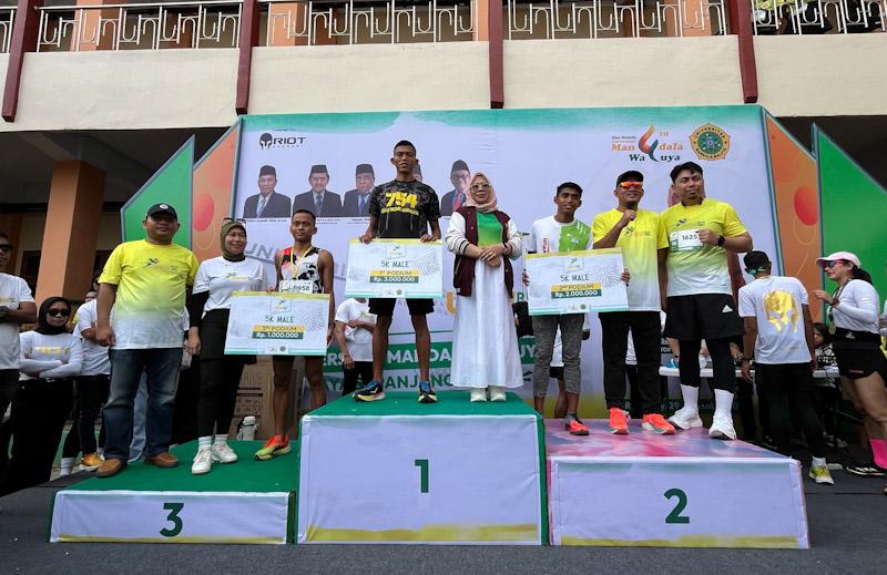 Dies Natalis ke-4, UMW Kendari Sukses Gelar Event Lari Maraton