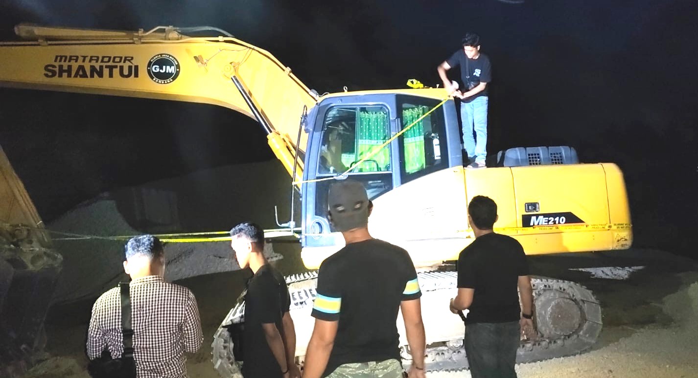 Polres Bombana Hentikan Tambang Batu di Poleang Timur, Alat Berat Disita 1 Polres Bombana Hentikan Tambang Batu di Poleang Timur, Alat Berat Disita