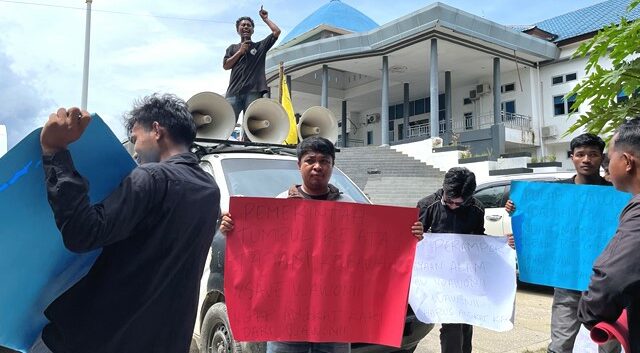 PT GKP Terus Beroperasi Meski Ada Putusan MA, Warga Wawonii Desak DPRD Sultra Bertindak Tegas 1 PT GKP Terus Beroperasi Meski Ada Putusan MA, Warga Wawonii Desak DPRD Sultra Bertindak Tegas