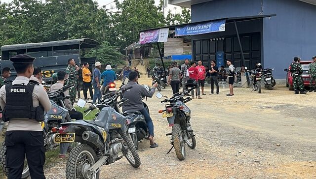 Banjir Lumpur di Kendari Berujung Bentrok, Dua Kelompok Saling Kejar dengan Sajam 1 Banjir Lumpur di Kendari Berujung Bentrok, Dua Kelompok Saling Kejar dengan Sajam